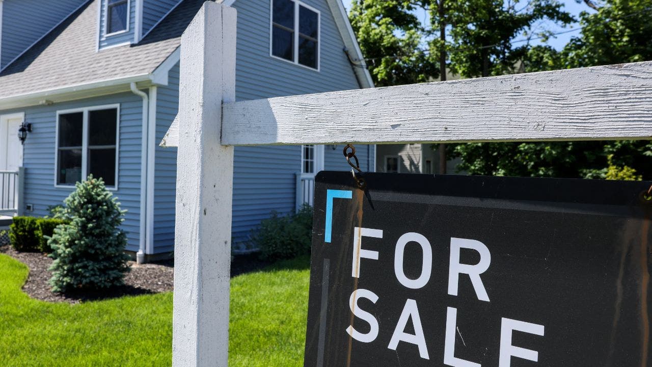 Mortgage rates hold steady, Freddie Mac says