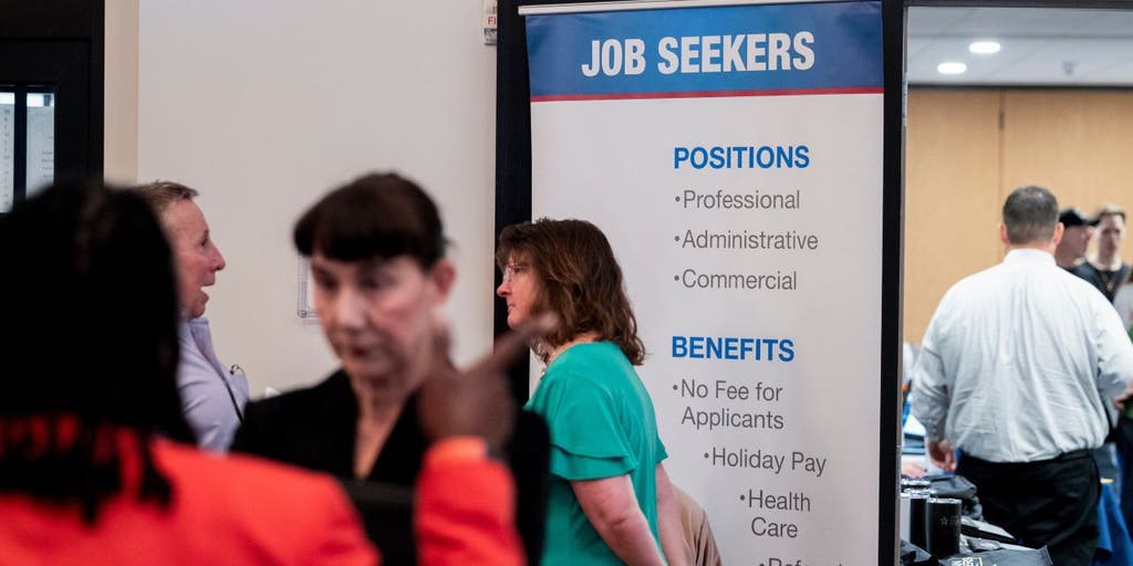 https://a57.foxnews.com/static.foxbusiness.com/foxbusiness.com/content/uploads/2024/10/1024/512/job-seekers-job-fair.jpg?ve=1&tl=1