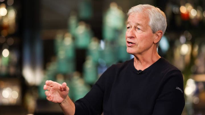 Jamie dimon speaking at a conference