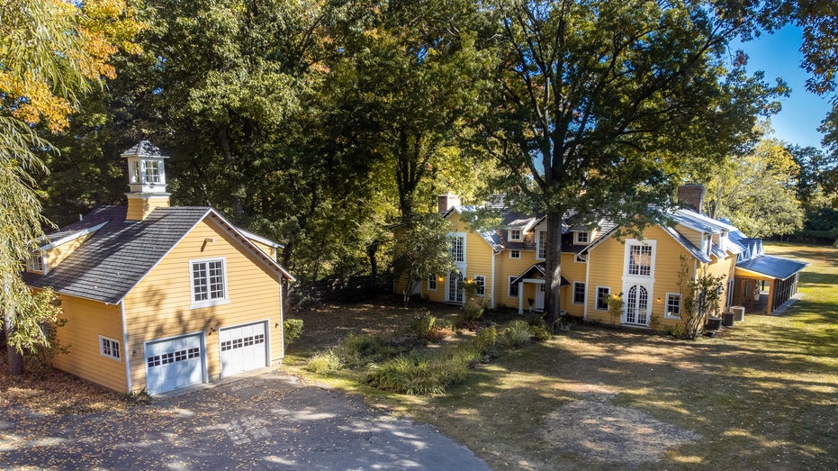 view of house and garage