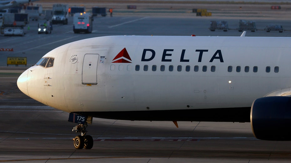 Delta plane in Los Angeles