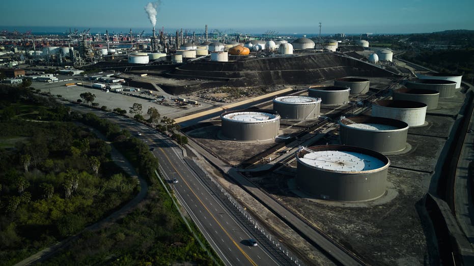 aerial of LA refinery for Phillips 66