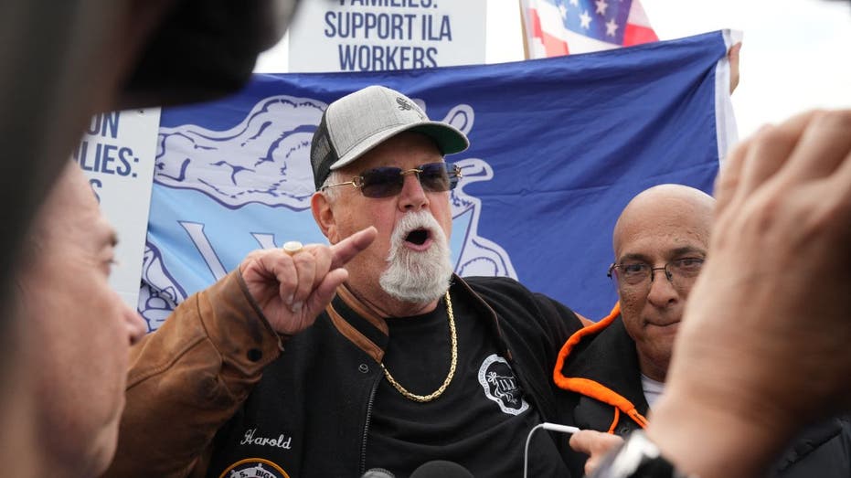 Harold Daggett speaks at a workers' rally