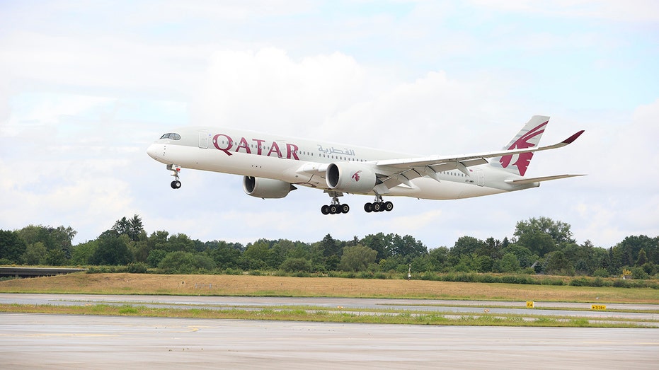 Qatar Airways plane