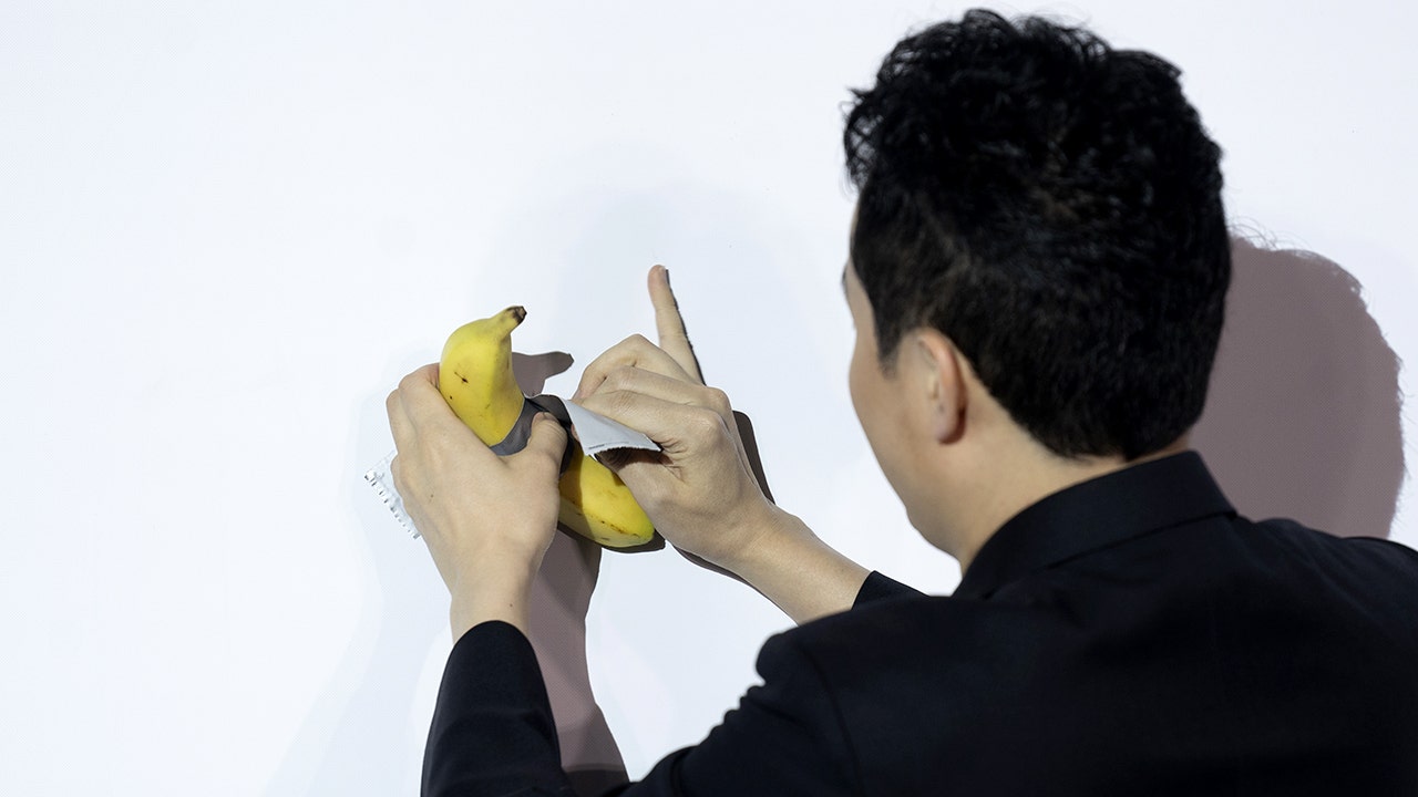 Crypto Mogul Justin Sun Splurges $6.2M on Viral Banana Art – Then Eats It!
