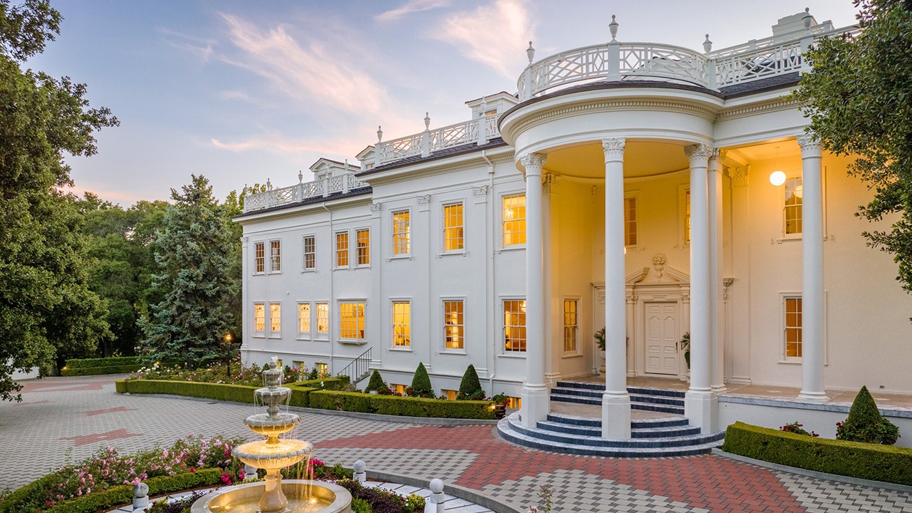 M White House replica mansion in California sells