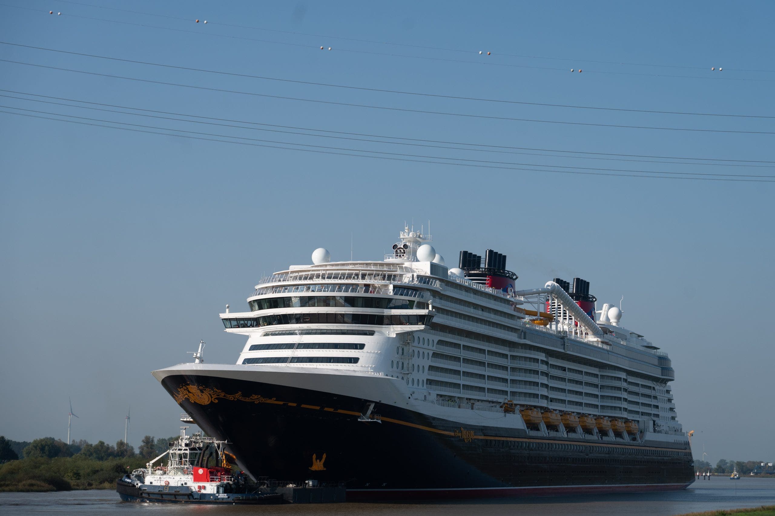 Disney Cruise Line ship rescues passengers at sea from sinking catamaran near Bermuda