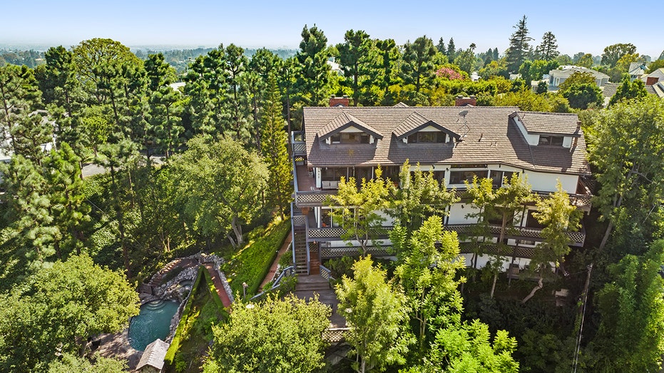 The home rests on the hills of the Santa Monica Mountains with panoramic views of the surrounding nature.