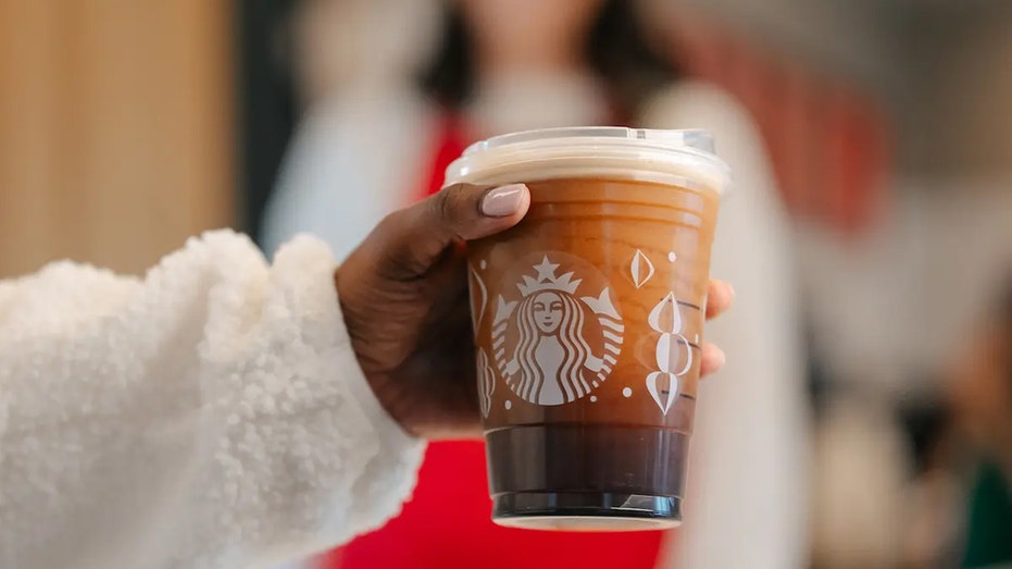 Starbucks holiday 2024 cold cup