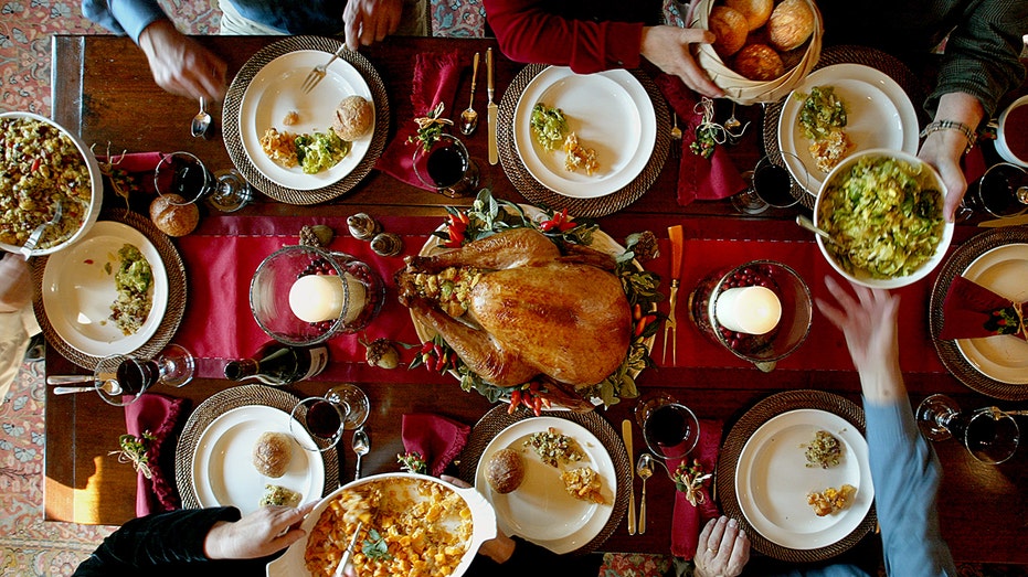 Thanksgiving table