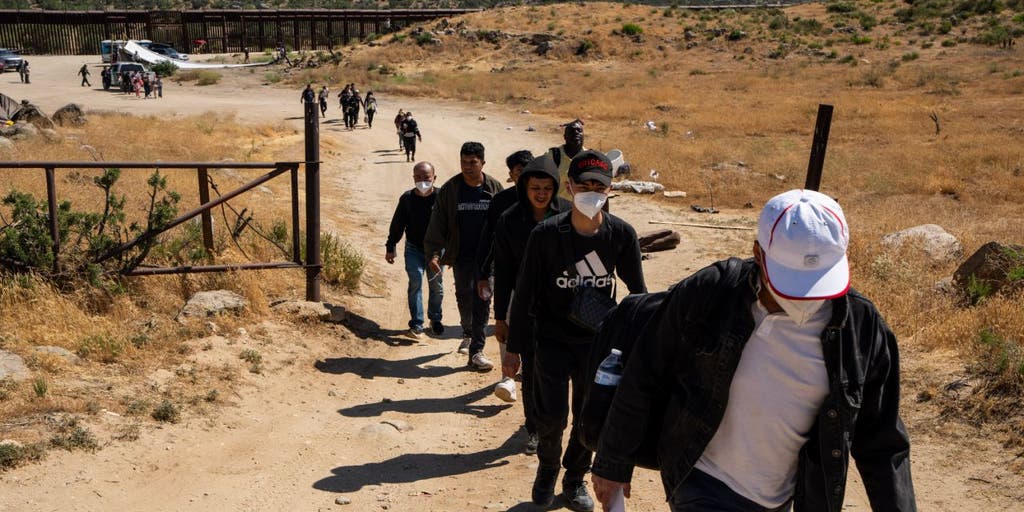 https://a57.foxnews.com/static.foxbusiness.com/foxbusiness.com/content/uploads/2024/12/1024/512/illegal-immigrants.jpg?ve=1&tl=1