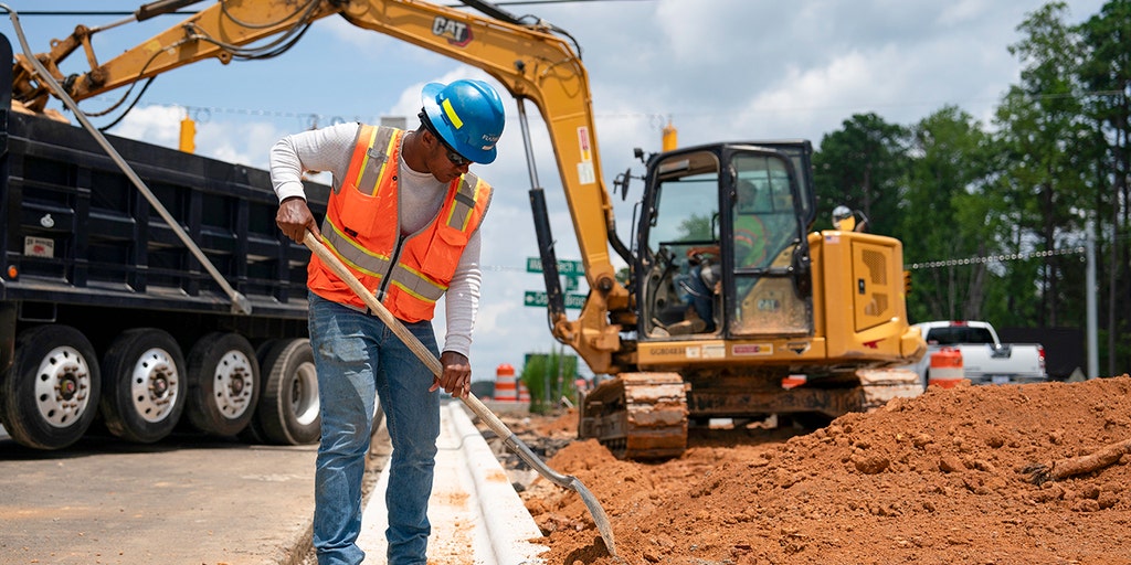 https://a57.foxnews.com/static.foxbusiness.com/foxbusiness.com/content/uploads/2024/12/1024/512/us-construction-worker-getty.jpg?ve=1&tl=1