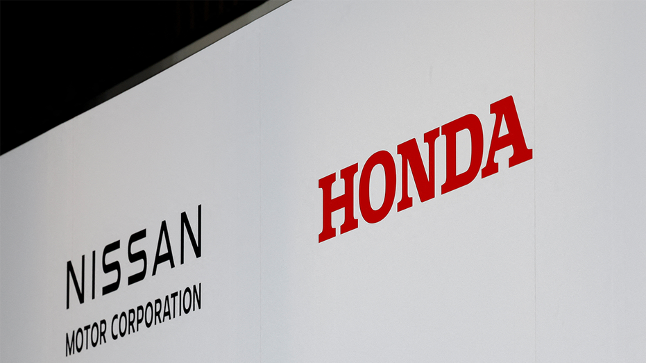 Logo Nissan Motor Corporation dan Honda