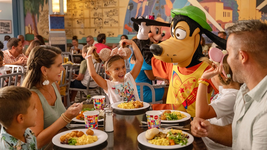 Disney character dining