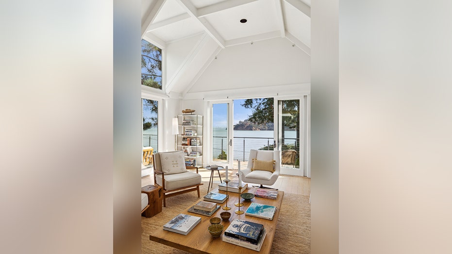 Lots of windows and white walls in Robert Redford's home