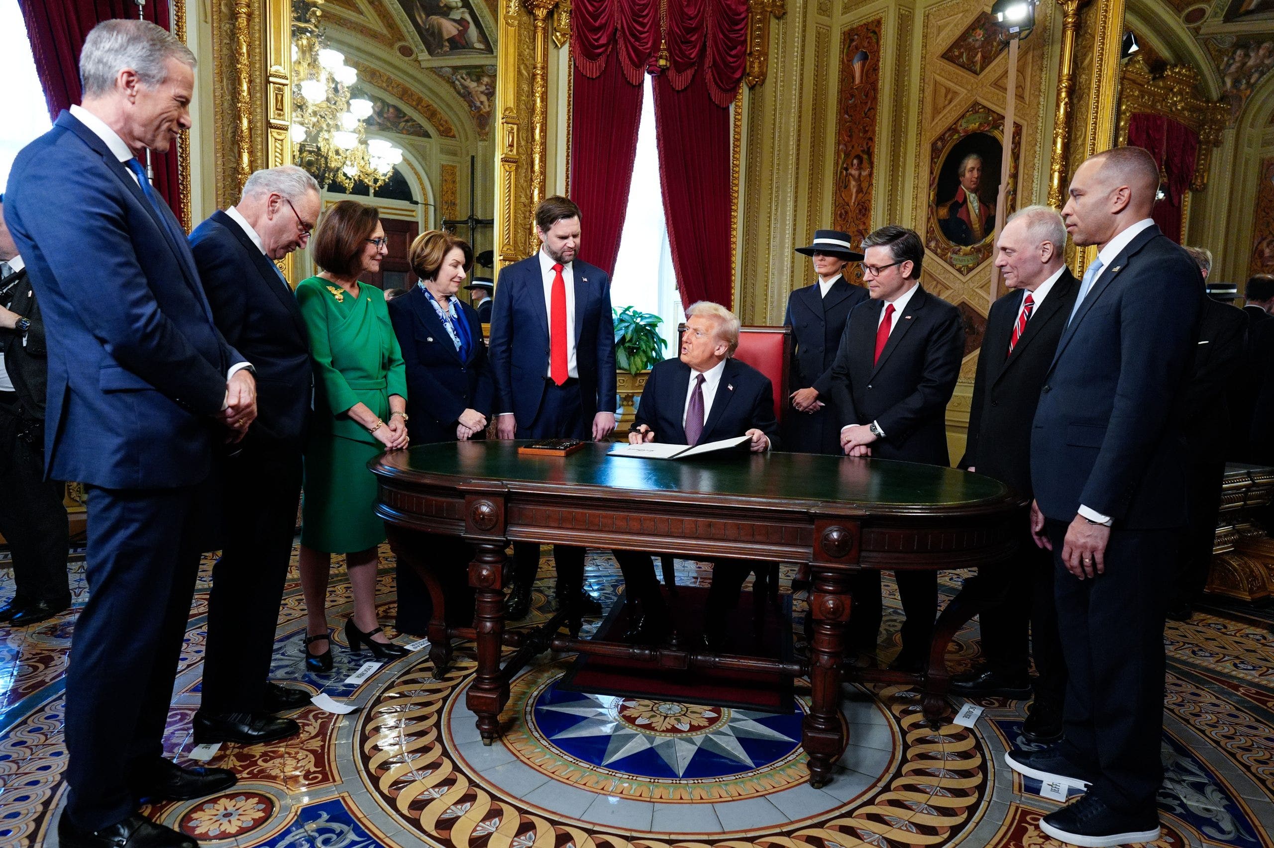 Grupos energéticos elogian las acciones de Trump el primer día