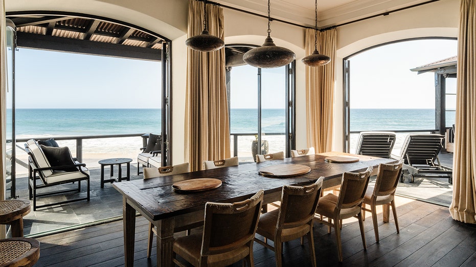 Dining rooms have access to back-to-backs and large desks for 10.