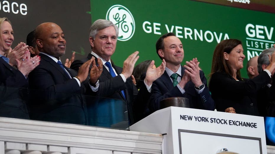 GE executives applauding