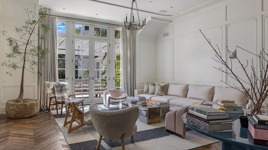 The living room attaches large windows and hardwood floor.