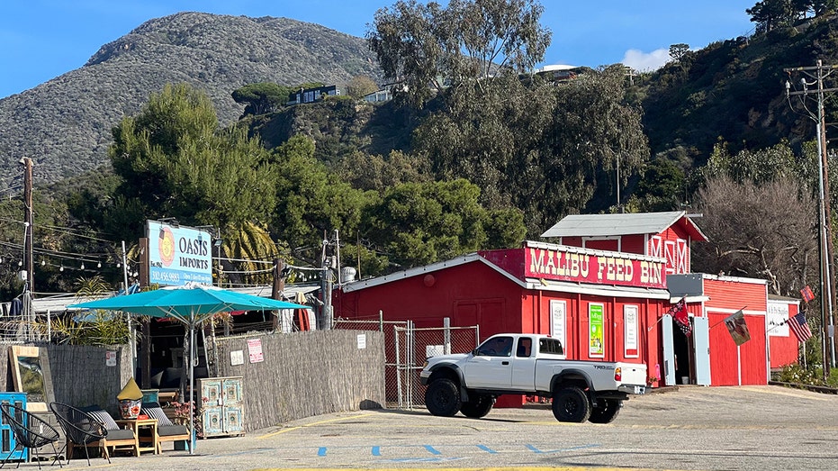 Malibu Feed Bin