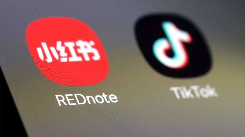 Logo aplikasi RedNote dan TikTok