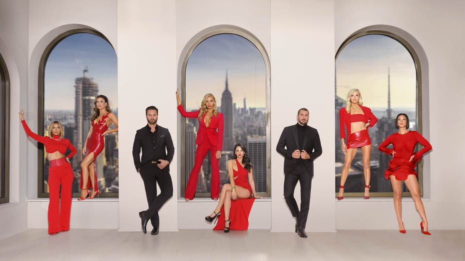 cast photo of selling the city