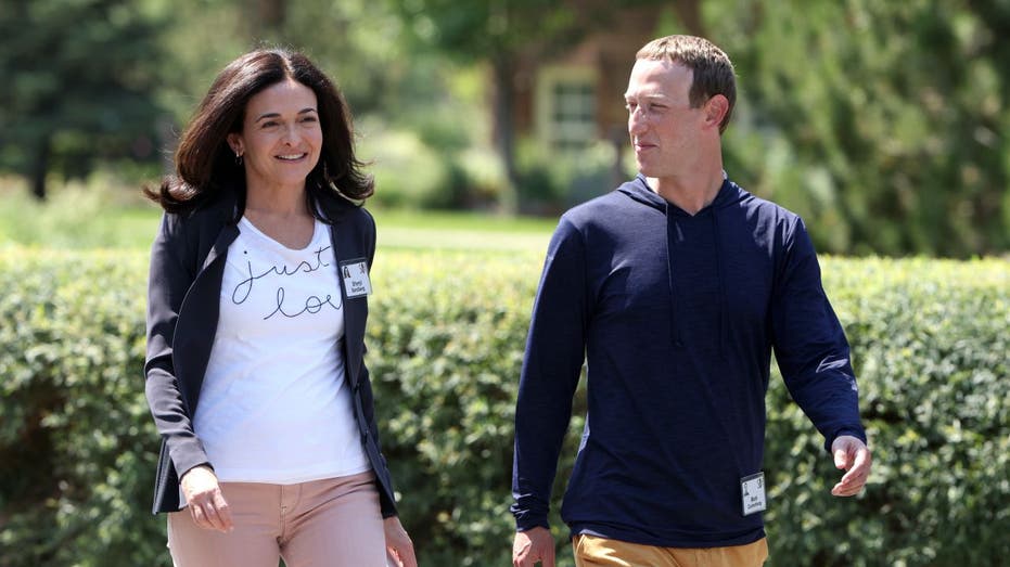 Sheryl Sandberg and Mark Zuckerberg