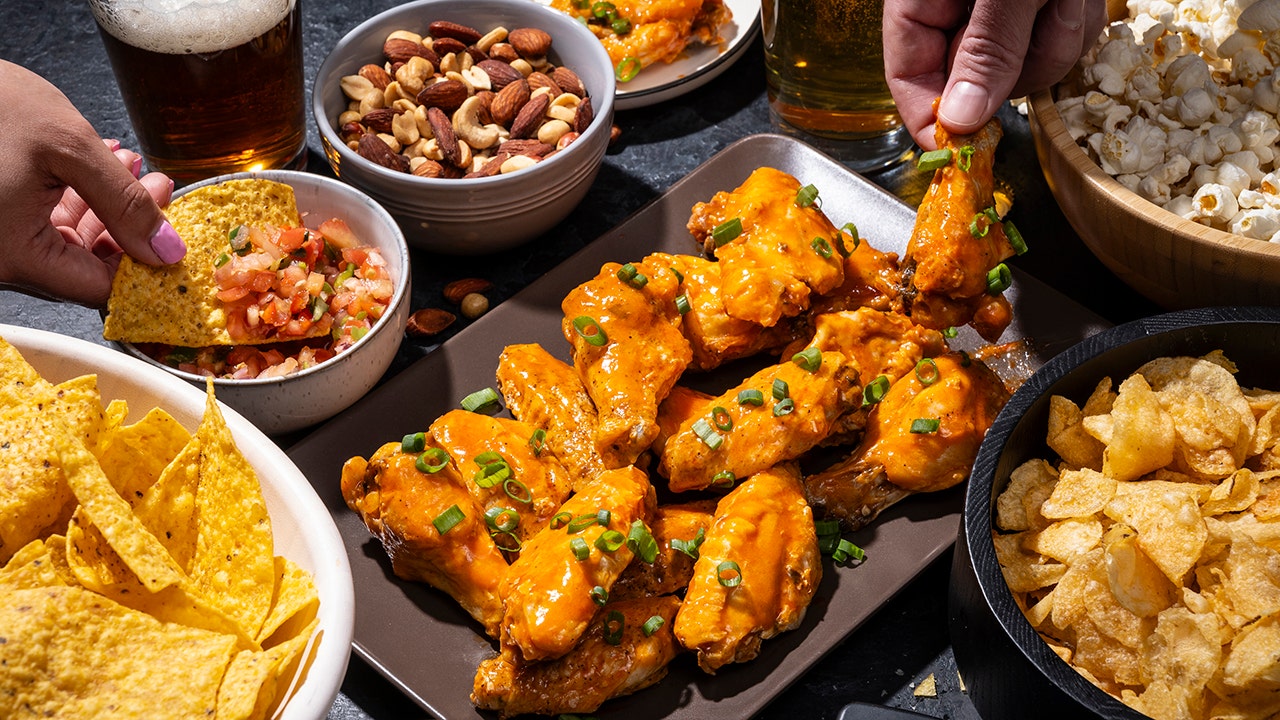 Throwing a Super Bowl party? What this year’s foods will cost