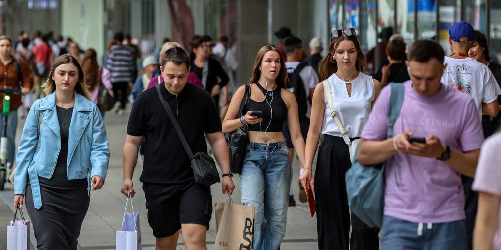 https://a57.foxnews.com/static.foxbusiness.com/foxbusiness.com/content/uploads/2025/02/1024/512/warsaw-shoppers-scaled.jpg?ve=1&tl=1