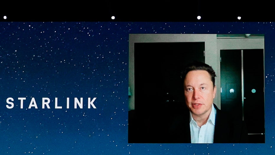 Elon Musk berbicara tentang Starlink