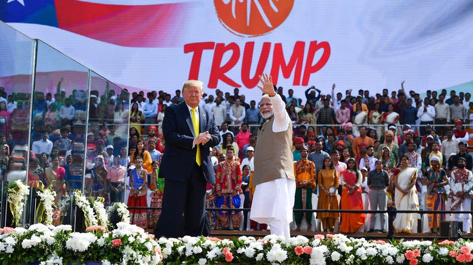 Perdana Menteri Modi India dengan Presiden Donald Trump di India pada tahun 2020.