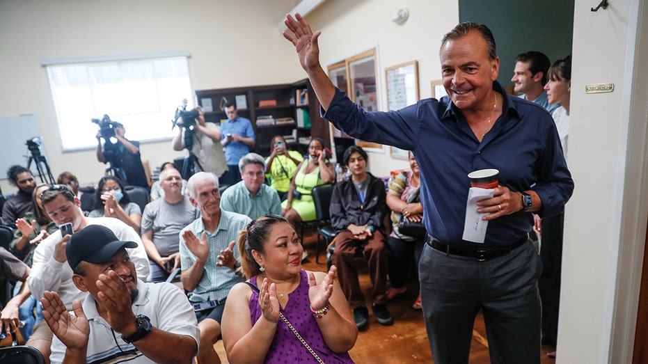 Rick Caruso campaigns for mayor in 2022