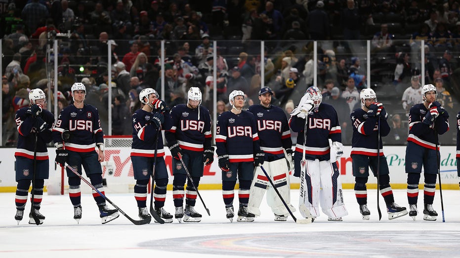 Team USA setelah pertandingan melawan Swedia