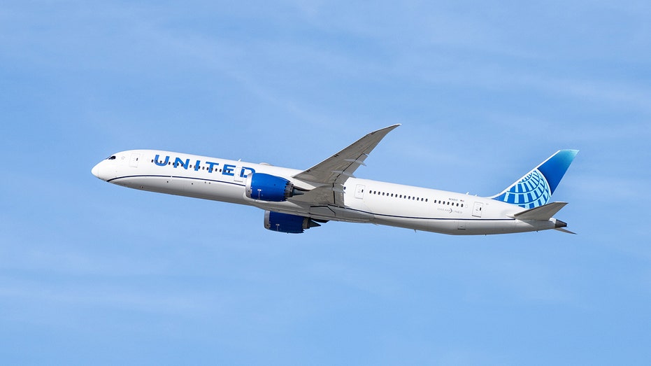 United Airlines Boeing 787-10