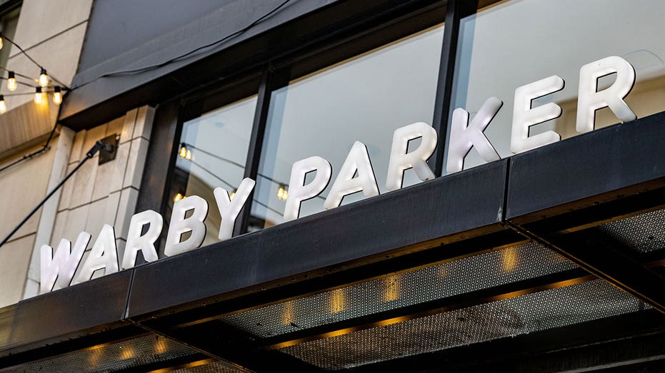 DETROIT, MICHIGAN, UNITED STATES - 2022/02/07: Warby Parker, glasses store seen in downtown Detroit. (Photo by Stephen Zenner/SOPA Images/LightRocket via Getty Images)