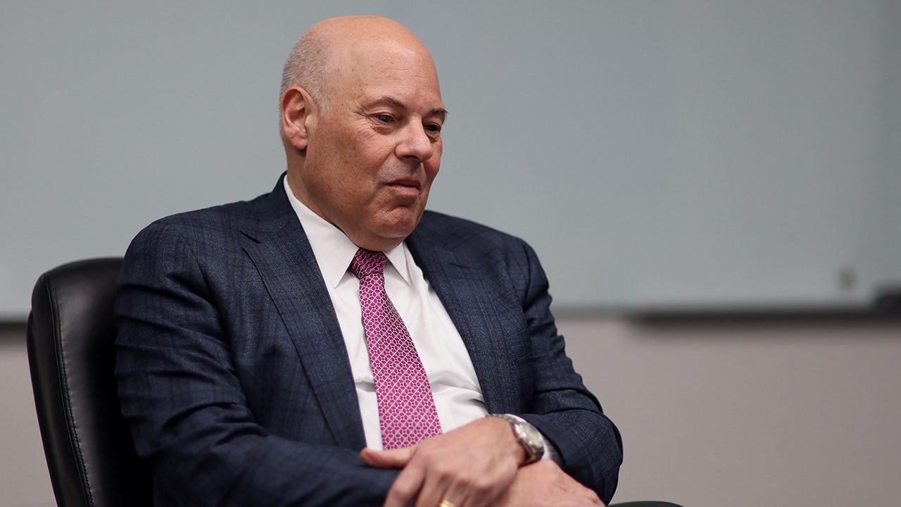 US Post Office General announces his resignation