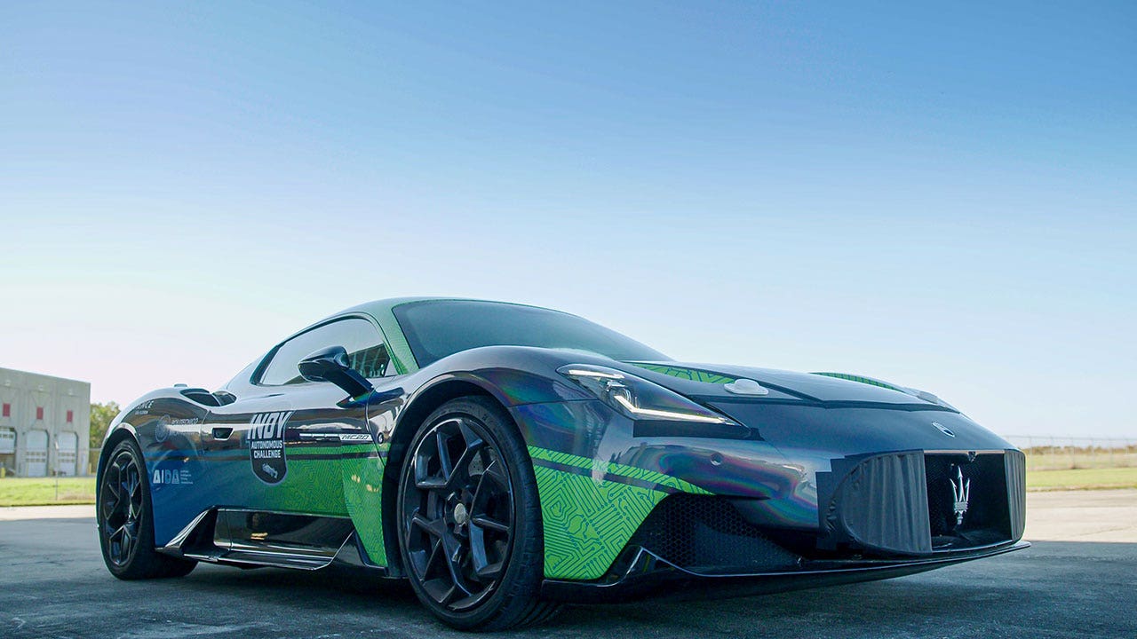Maserati MC20 hits nearly 200 mph without a driver | Fox Business