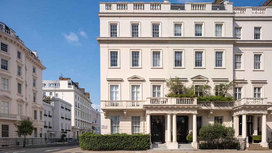 The facade of a white building in Belgravia.