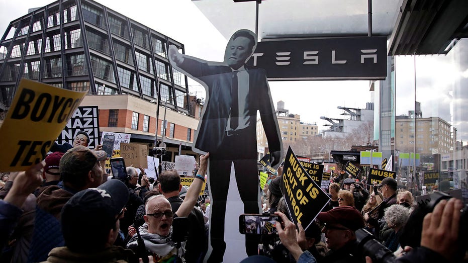 Tesla "takedown" protest in New York 