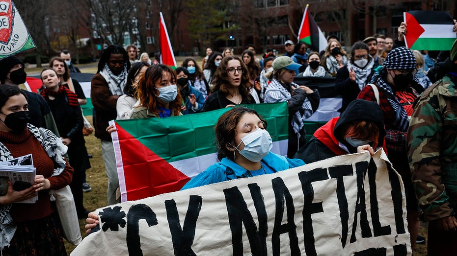 Pengunjuk rasa Anti-Israel Harvard