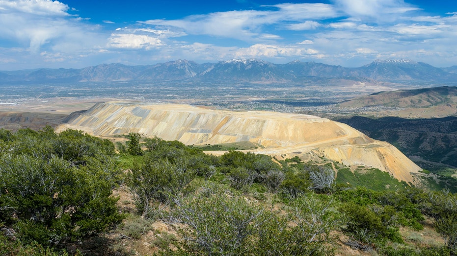 Tambang Bingham Canyon, juga dikenal sebagai Tambang Tembaga Kennecott, di Utah.