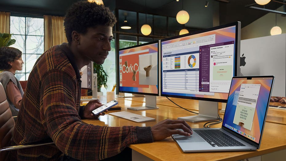 The new MacBook Air connected to monitors