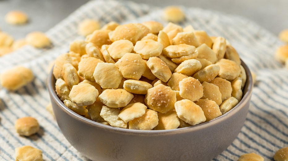 Drying crackers white oysters organic