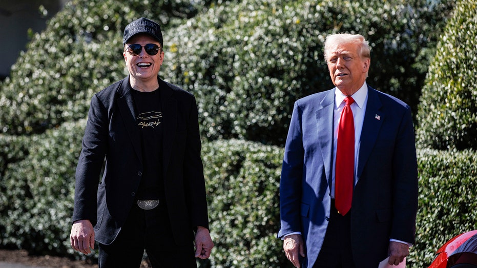 Trump dengan CEO Tesla Elon Musk