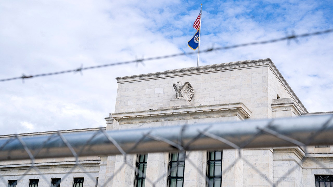 Top Fed official unveils the ‘No. 1 topic’ paralyzing big business decisions and investment