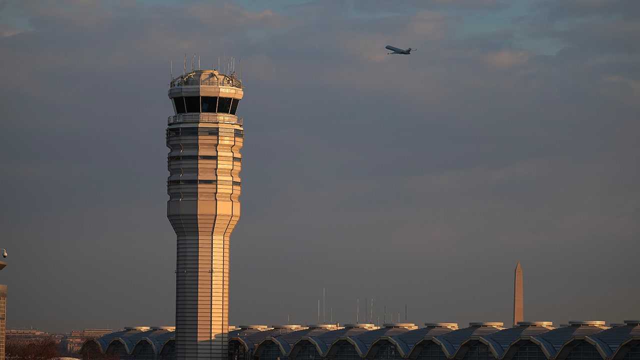 Air traffic controllers at Reagan airport working 6-day weeks amid staffing crisis