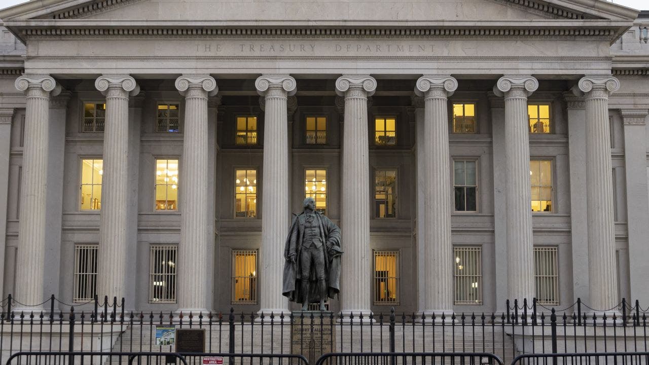 Amid recent market turmoil, who owns US Treasuries?