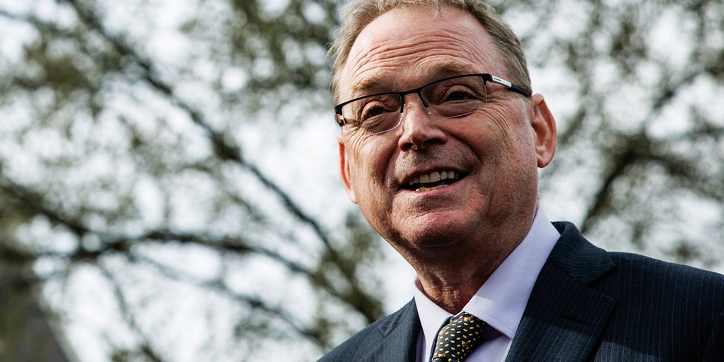https://a57.foxnews.com/static.foxbusiness.com/foxbusiness.com/content/uploads/2025/04/1024/512/kevin-hassett-wh-getty.jpg?ve=1&tl=1