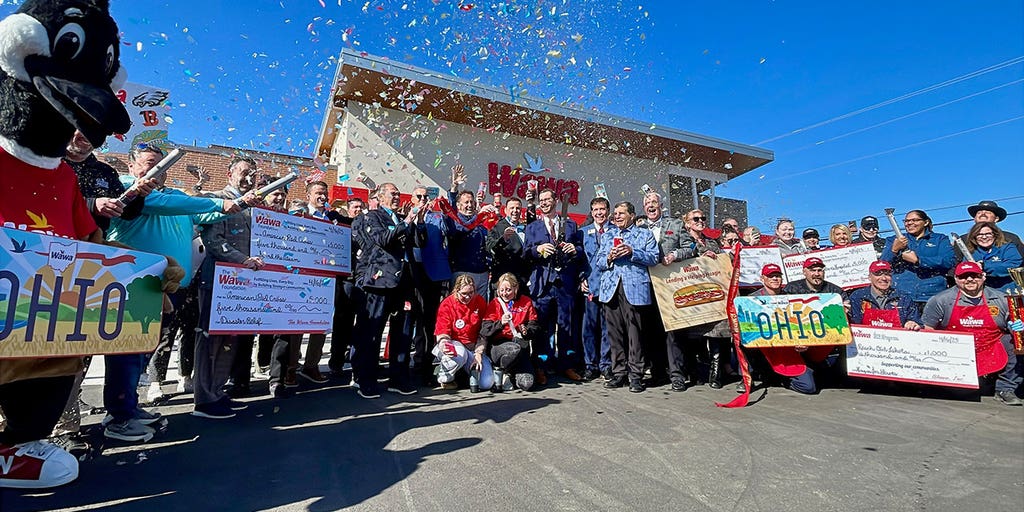 Popular convenience store chain Wawa opens its first Ohio store