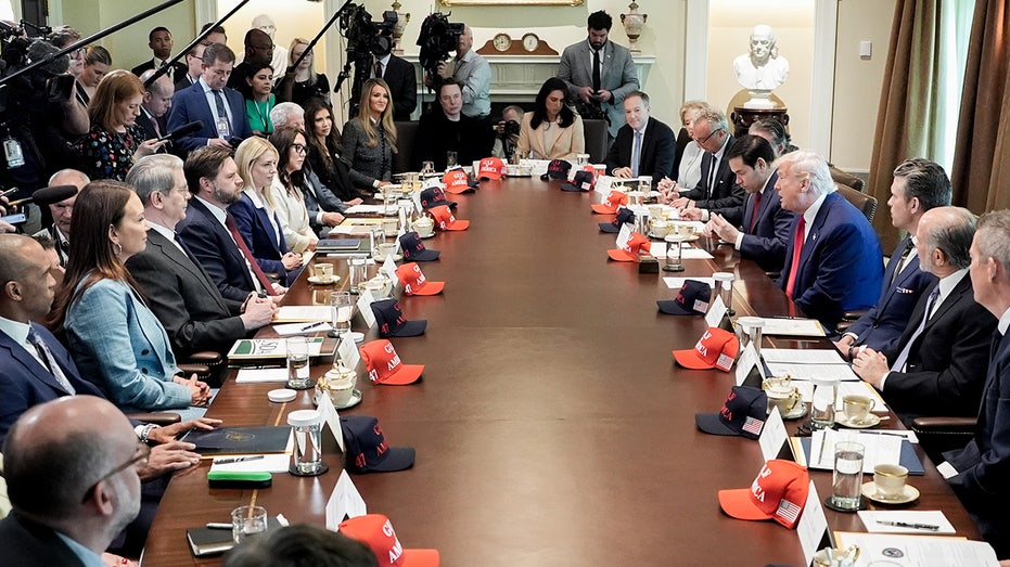 Trump cabinet meeting